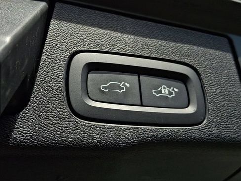 Used 2023 Volvo XC60 T8 Ultimate w/ Climate Package AWD/4WD image 35