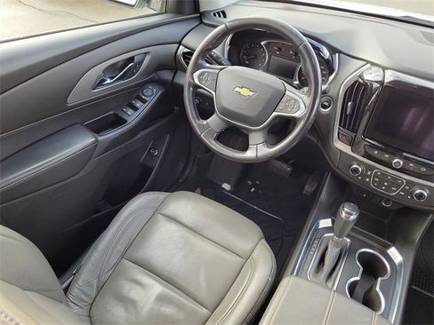 Used 2020 Chevrolet Traverse LT image 16