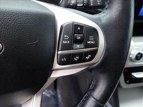 Used 2022 Ford Explorer XLT w/ Equipment Group 202A AWD/4WD image 17