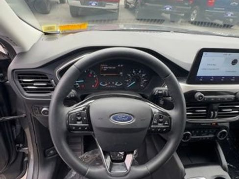 Certified 2022 Ford Escape SEL AWD/4WD image 11