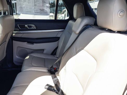 Used 2019 Ford Explorer XLT image 16