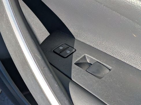 Used 2023 Toyota Corolla SE image 34