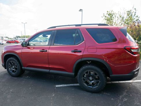 New 2025 Honda Pilot TrailSport image 4
