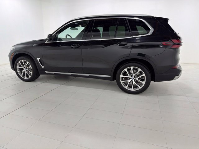 Certified 2024 BMW X5 xDrive40i w/ Parking Assistance Package AWD/4WD image 2