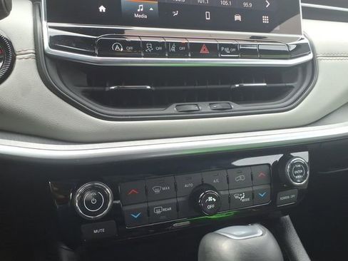 Certified 2024 Jeep Compass Limited AWD/4WD image 16