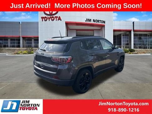 Used 2019 Jeep Compass Latitude FWD image 7