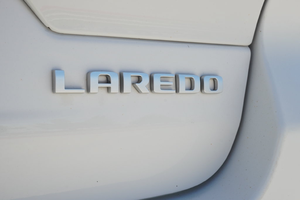 Used 2025 Jeep Grand Cherokee Laredo X AWD/4WD image 9