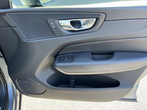 Used 2020 Volvo XC60 T5 Momentum image 21