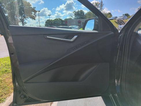 Used 2025 Kia Niro LX FWD image 11