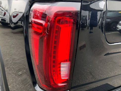 Used 2021 GMC Sierra 2500 Denali w/ Denali Black Diamond Edition image 25