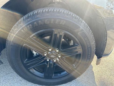 Used 2020 Ford Expedition XLT w/ Equipment Group 202A RWD image 5