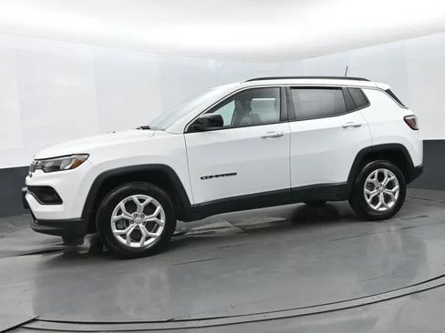 Used 2024 Jeep Compass Latitude AWD/4WD image 5