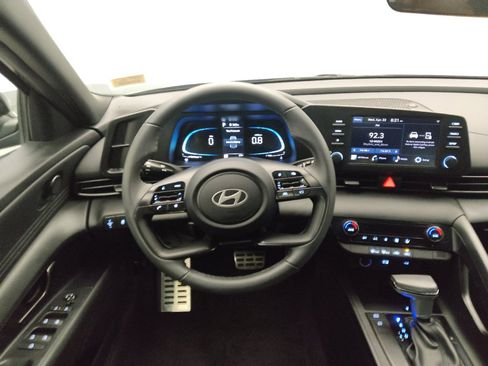 Used 2025 Hyundai Elantra Sport FWD image 22