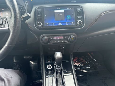 Used 2022 Nissan Kicks SR w/ Premium Package FWD image 17