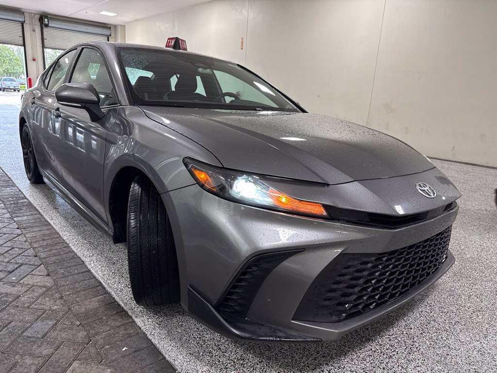 Used 2026 Toyota Camry SE FWD image 9