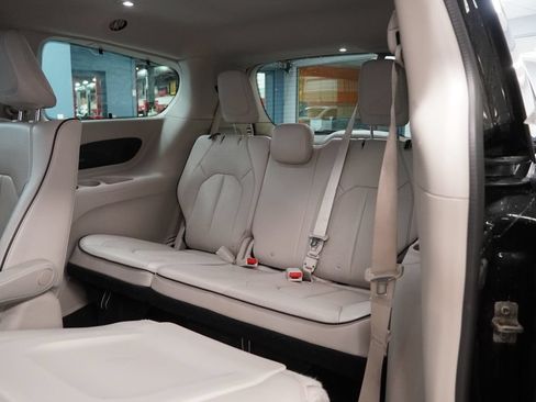 Used 2018 Chrysler Pacifica Limited w/ Advanced Safetytec Group FWD image 29