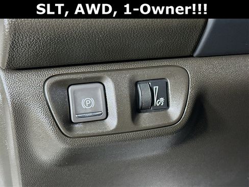 Used 2023 GMC Acadia SLT image 11