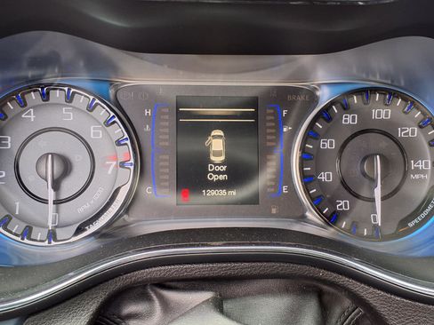 Used 2015 Chrysler 200 S FWD image 5