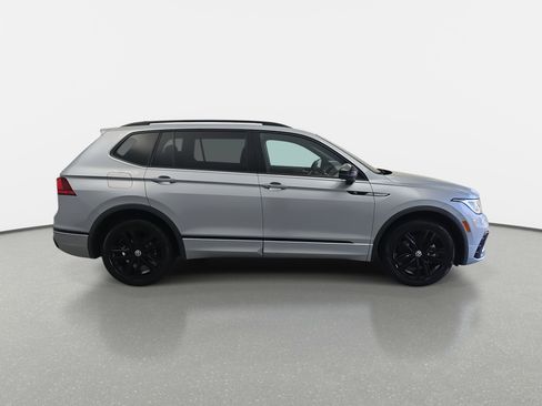 Used 2022 Volkswagen Tiguan SE R-Line image 4