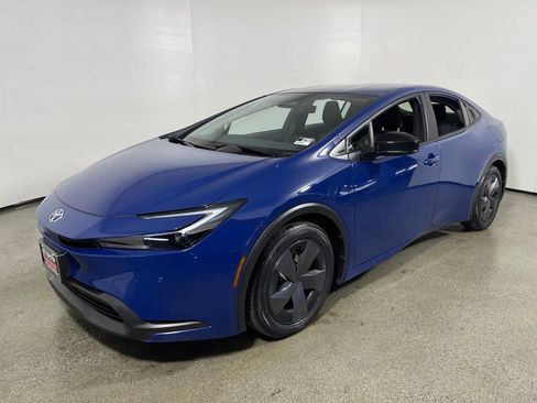 Certified 2025 Toyota Prius LE image 7