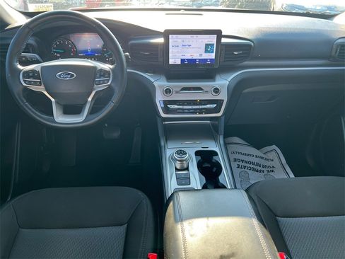 Used 2022 Ford Explorer XLT image 23