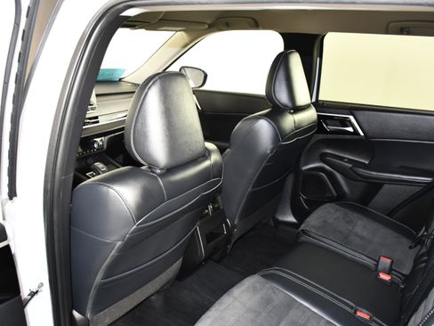Used 2024 Mitsubishi Outlander SE AWD/4WD image 47