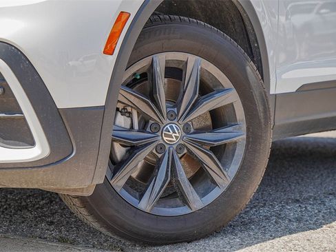 New 2024 Volkswagen Tiguan SE image 2