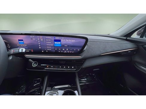 Certified 2025 Buick Envision Sport Touring image 17