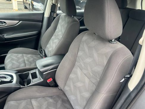 Used 2016 Nissan Rogue S FWD image 5