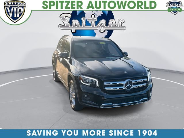 Used 2023 Mercedes-Benz GLB 250 4MATIC w/ Premium Package image 3