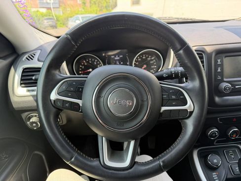 Used 2018 Jeep Compass Latitude AWD/4WD image 9