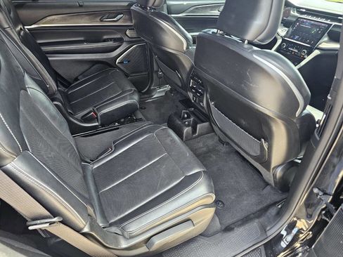 Used 2021 Jeep Grand Cherokee L Overland w/ Luxury Tech Group IV AWD/4WD image 12