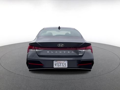Used 2025 Hyundai Elantra Limited FWD image 12