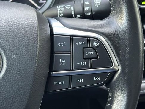 Used 2021 Toyota Highlander XLE image 25