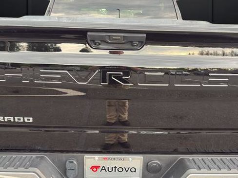 Used 2025 Chevrolet Silverado 1500 LT AWD/4WD image 12