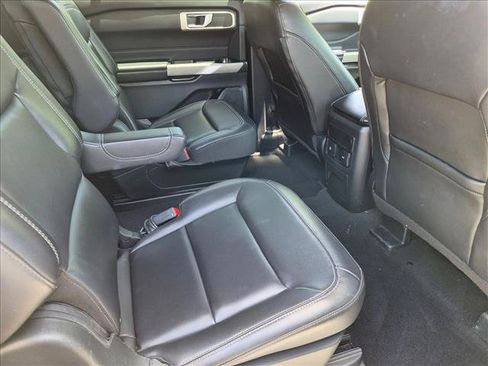 Used 2023 Ford Explorer XLT w/ Equipment Group 202A RWD image 19