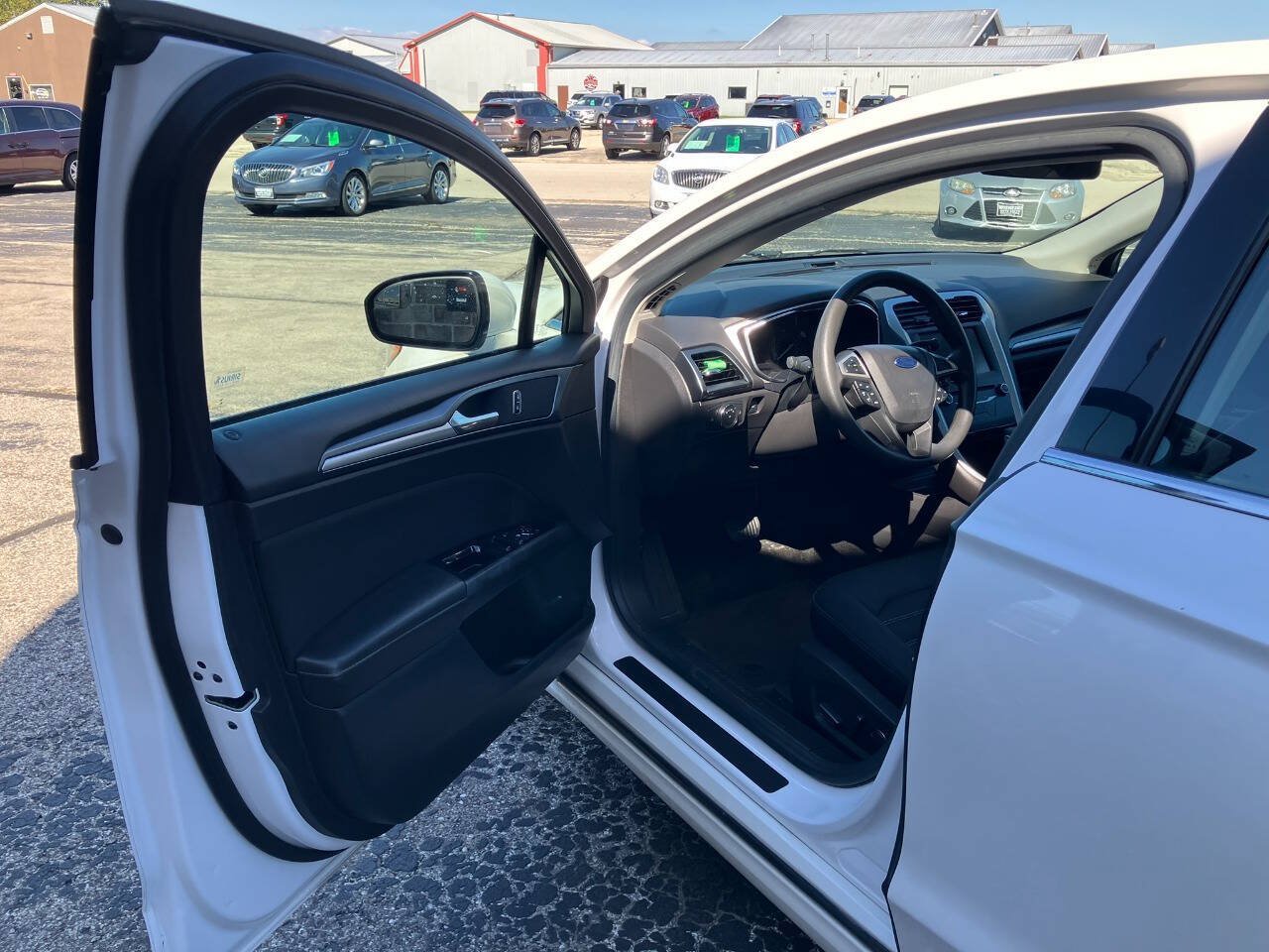 Used 2015 Ford Fusion SE FWD image 9