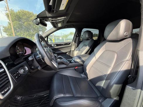 Used 2021 Porsche Cayenne image 8