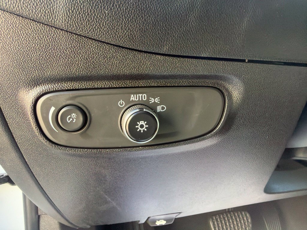 Used 2018 Chevrolet Equinox LT FWD image 13
