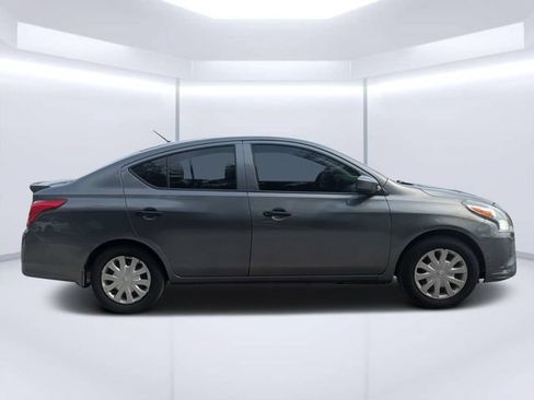 Used 2017 Nissan Versa S Plus FWD image 2