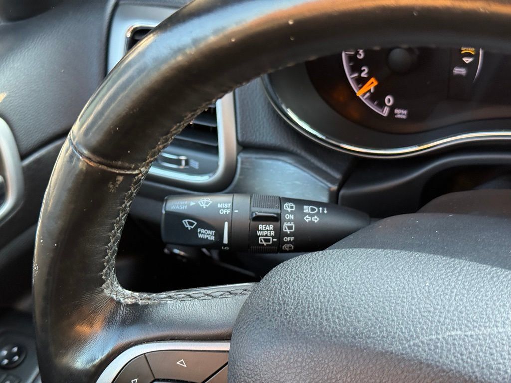 Used 2018 Jeep Grand Cherokee Altitude AWD/4WD image 27