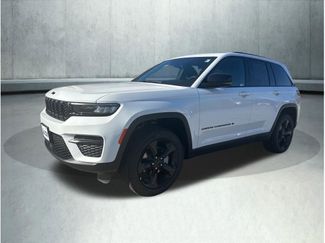 New 2025 Jeep Grand Cherokee Altitude w/ Trailer Tow Package 360° Tour