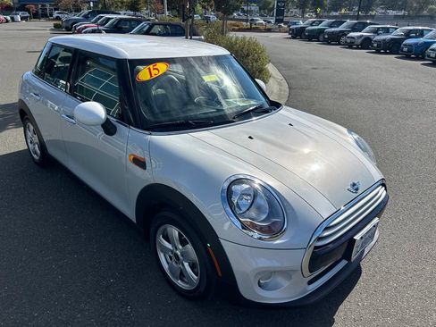 Used 2015 MINI Cooper 4-Door Hardtop FWD image 9