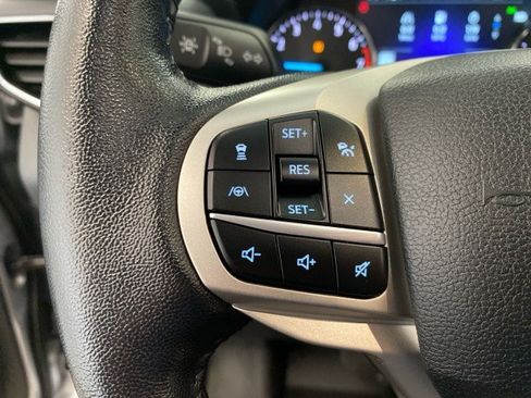 Used 2021 Ford Explorer XLT w/ Equipment Group 202A AWD/4WD image 21