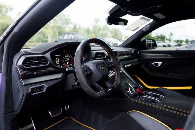 Used 2024 Lamborghini Urus Performante AWD/4WD image 25