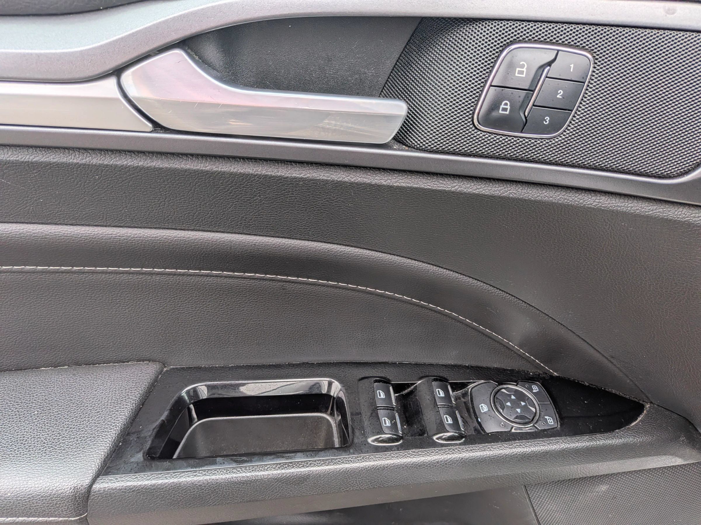 Used 2015 Ford Fusion Titanium FWD image 21