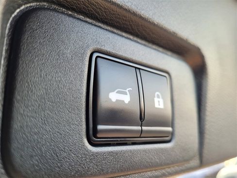 Used 2024 Nissan Rogue SV image 26