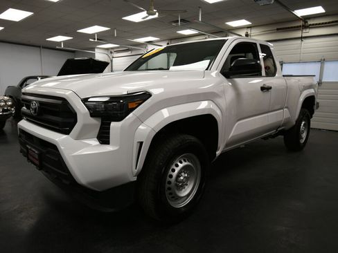 Certified 2025 Toyota Tacoma SR image 3