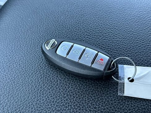 Used 2016 Nissan Titan PRO-4X w/ Pro-4x Convenience Package image 22