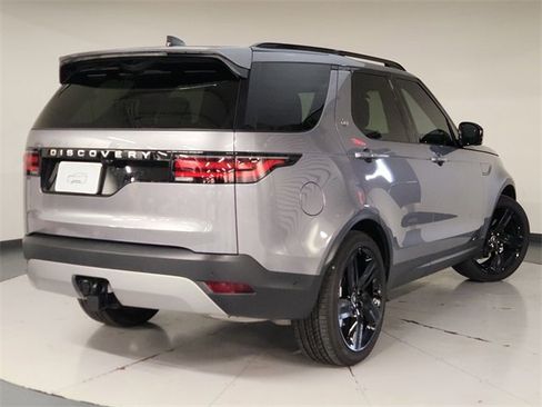 New 2025 Land Rover Discovery S image 2
